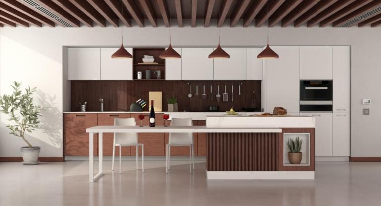 Un îlot central transforme l'agencement d'une cuisine sur mesure